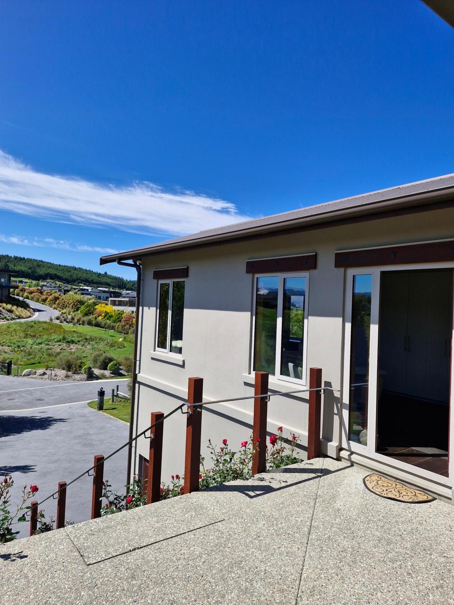 Studio Nestled In Ridgecrest Wanaka Exteriör bild